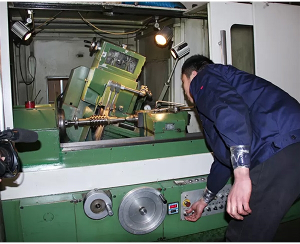 S7732蝸桿磨床，精度可達5級